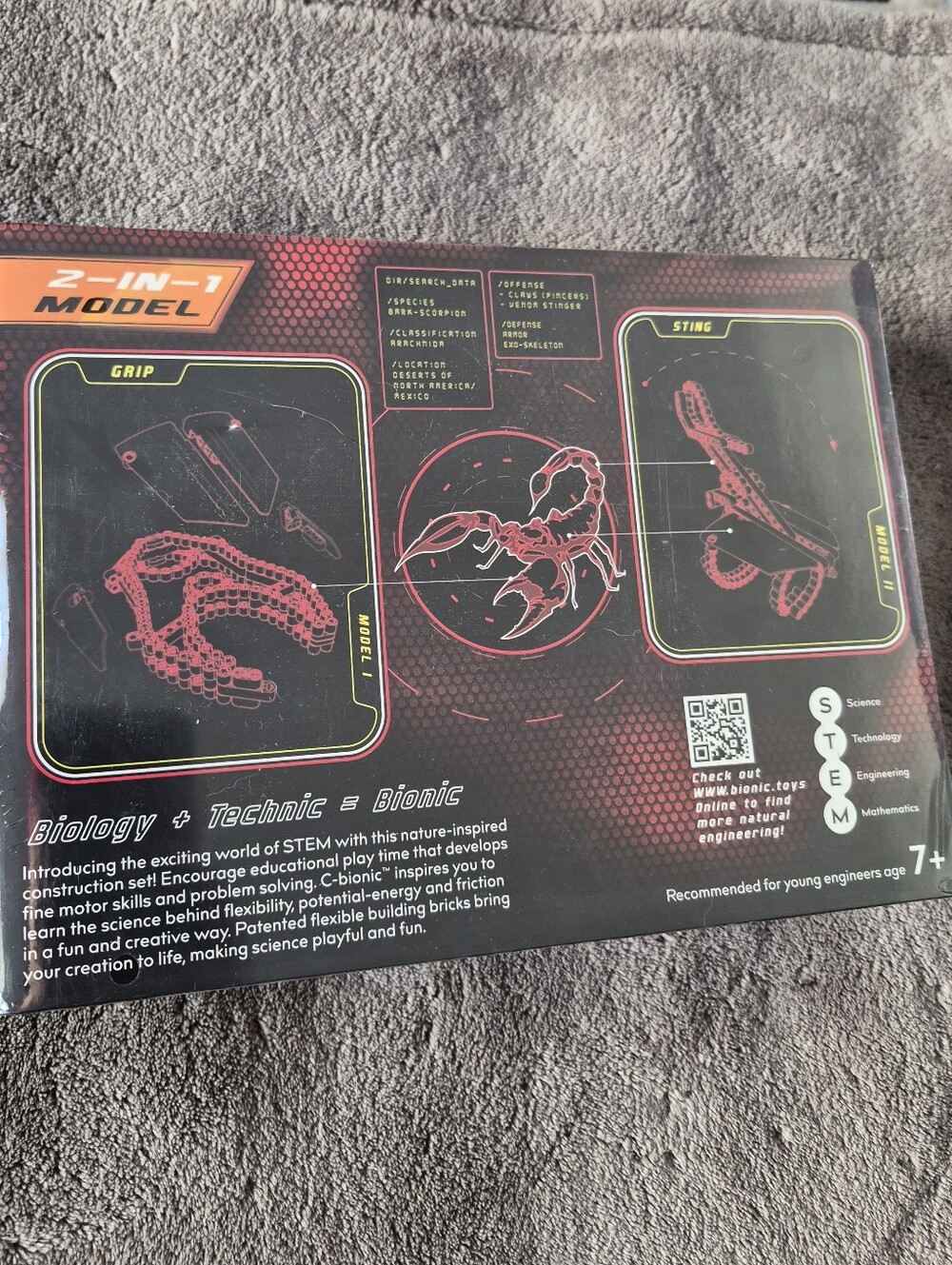 Scorpion Model Set - Picture 2 of 3